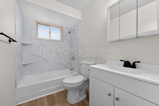 Building Photo - 729 Ridgeway Ave