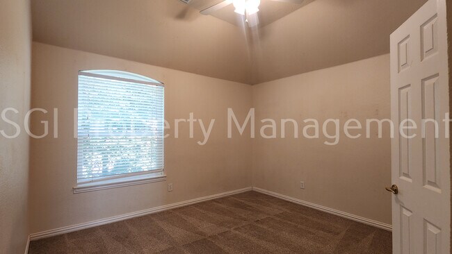 Building Photo - 329 Parkhurst Ln