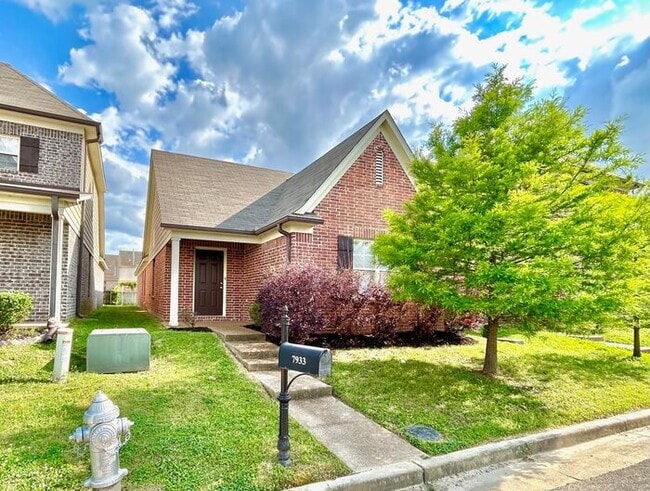 Primary Photo - Tired Of Apartment Living? Check Out This ...