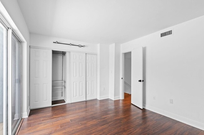 Building Photo - Luxury 2BR Penthouse in Coconut Grove | 1.5 Bath | Prime Miami Location