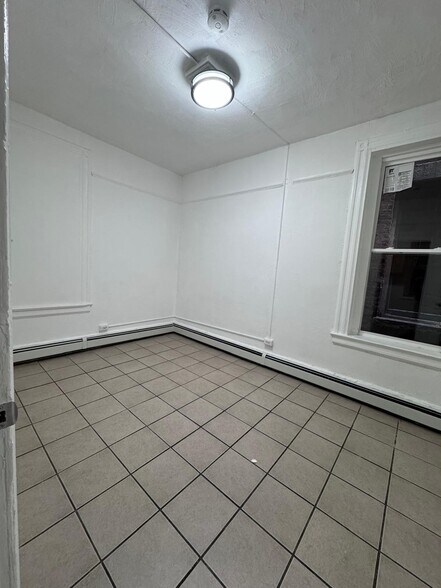 Building Photo - 373 Morris Ave