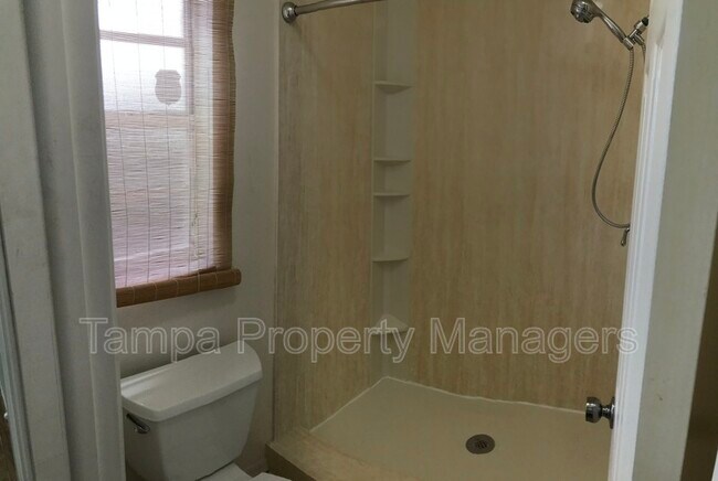 Building Photo - 16214 Pebblebrook Dr