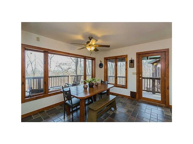 Building Photo - 4 bedroom rustic home, private acreage