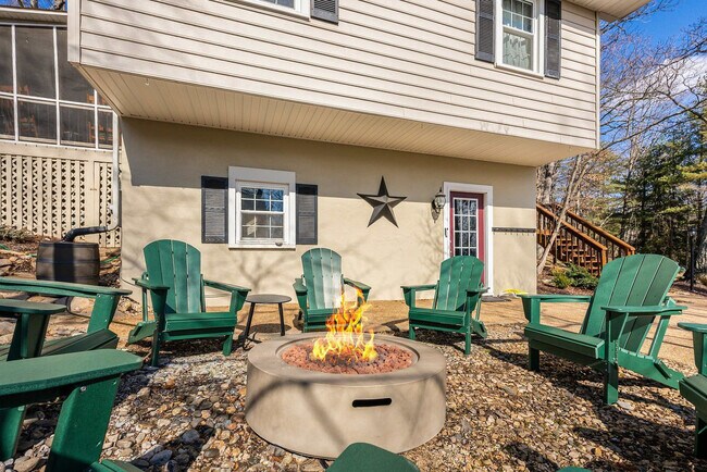 Building Photo - 2964 Hopkins Dr