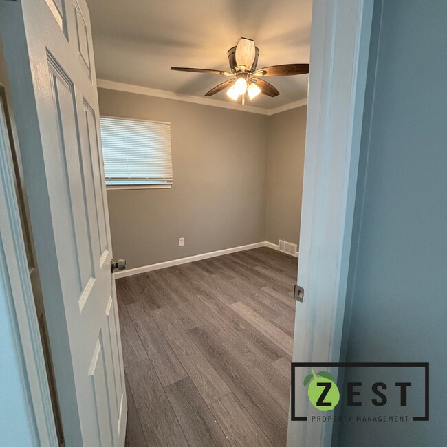 Building Photo - GORGEOUS 3 BD 1.5 BATH HOME!