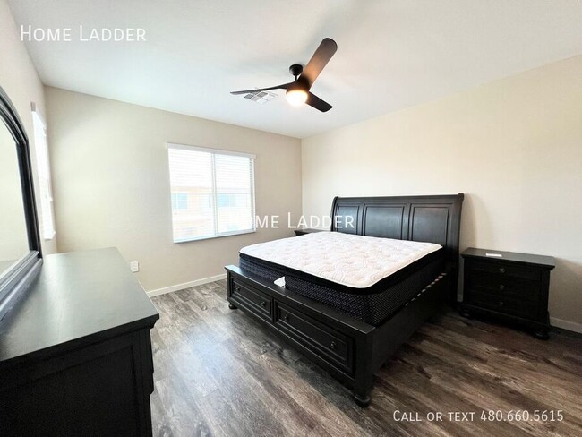Building Photo - 779 E Doral Ave