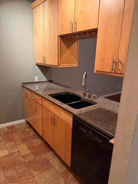 Building Photo - 504 Baum St