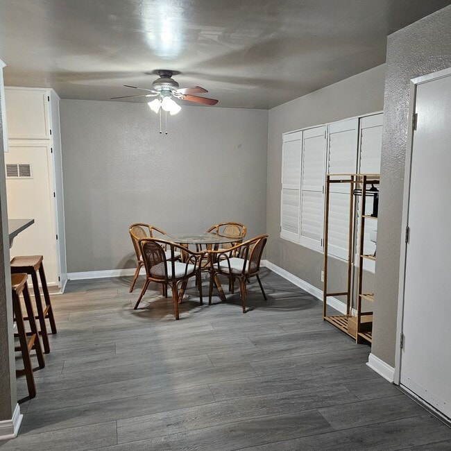 Building Photo - Roommate Wanted – One Bedroom Available | 10x11 | 3BR/2BA Condo in Vista ~ $1,300/month