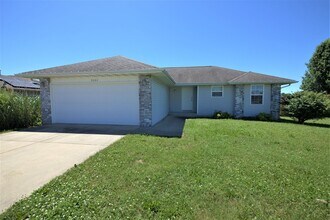 Building Photo - 3 Bedroom in a Convenient Location