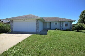 Building Photo - 3 Bedroom in a Convenient Location