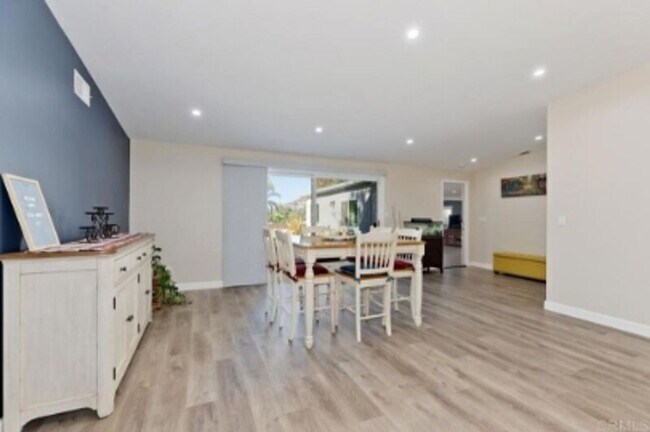 Building Photo - 1806 Wight Way