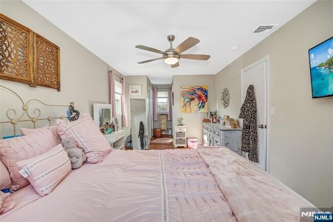 Building Photo - 12 Maple Ave