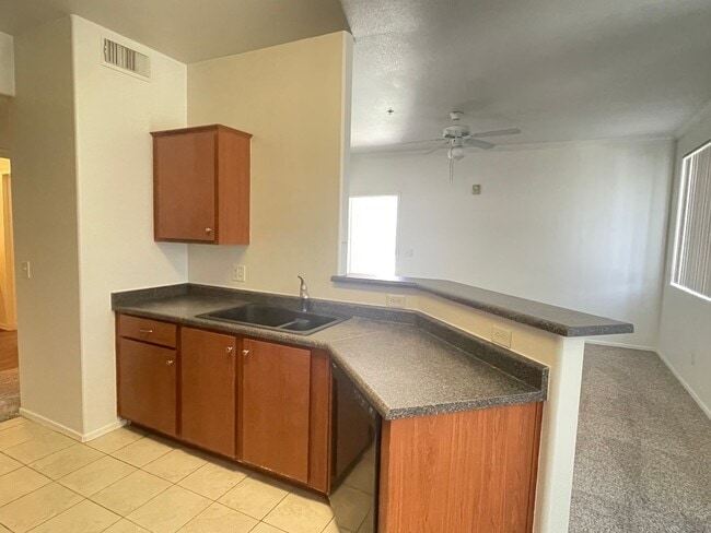 Building Photo - MOVE IN SPECAIL OAC-NEW CARPET AND PAINT, 2 bed/2 bath/ 1 CG/ Overlooking beautiful pool