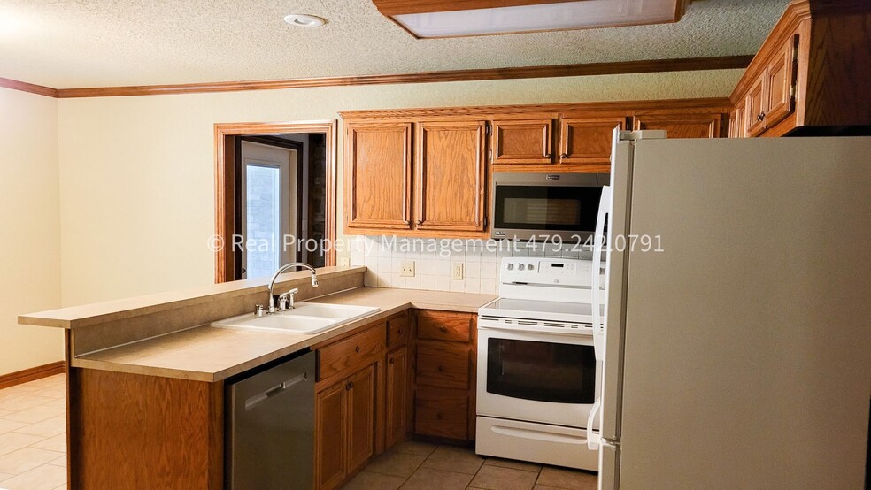 Building Photo - 1615 Tiger Lily Cir