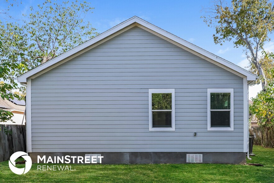 Building Photo - 3733 Vineyard Dr