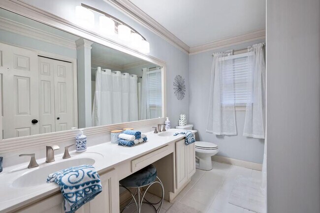 Building Photo - 29 Dean Rd SE