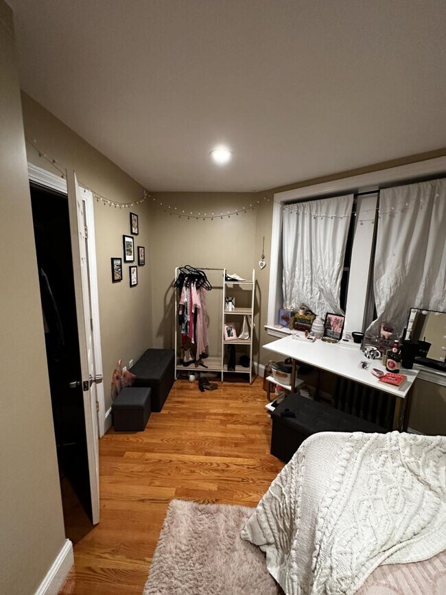 Building Photo - 4 bedroom in Brookline MA 02446