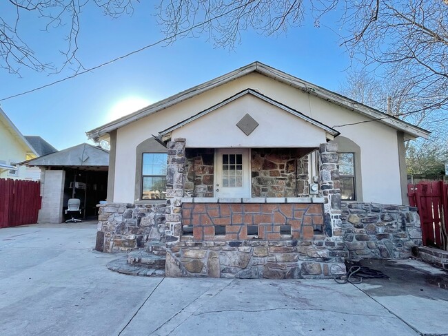 Building Photo - 104 Selma St