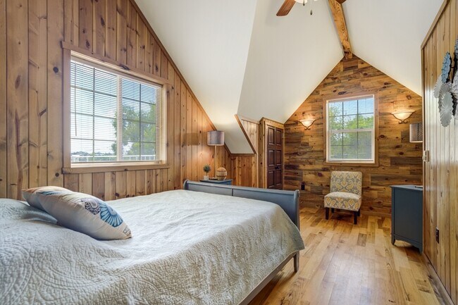 Building Photo - 515 W San Miguel St