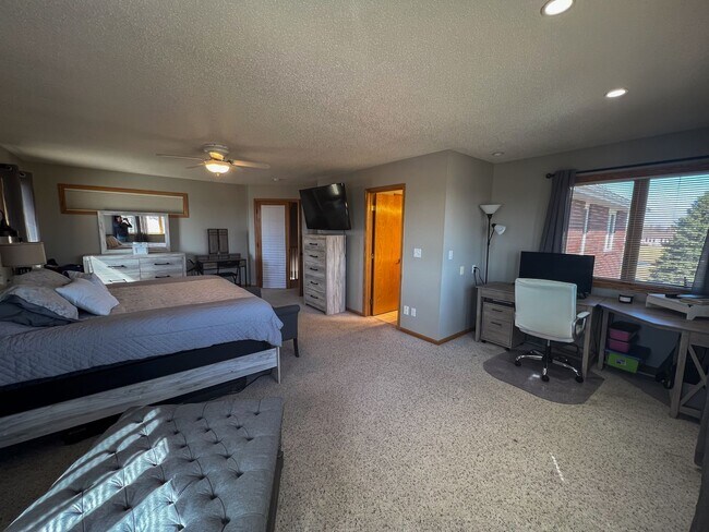 Building Photo - Single Family Home in Moorhead!