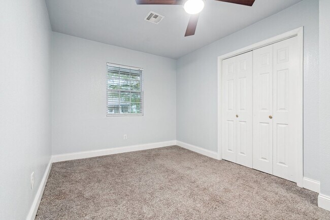 Building Photo - For Rent: Spacious 3-Bedroom, 2-Bath Home