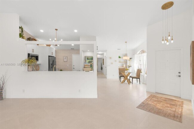 Building Photo - 15465 Lake Magnolia Pl