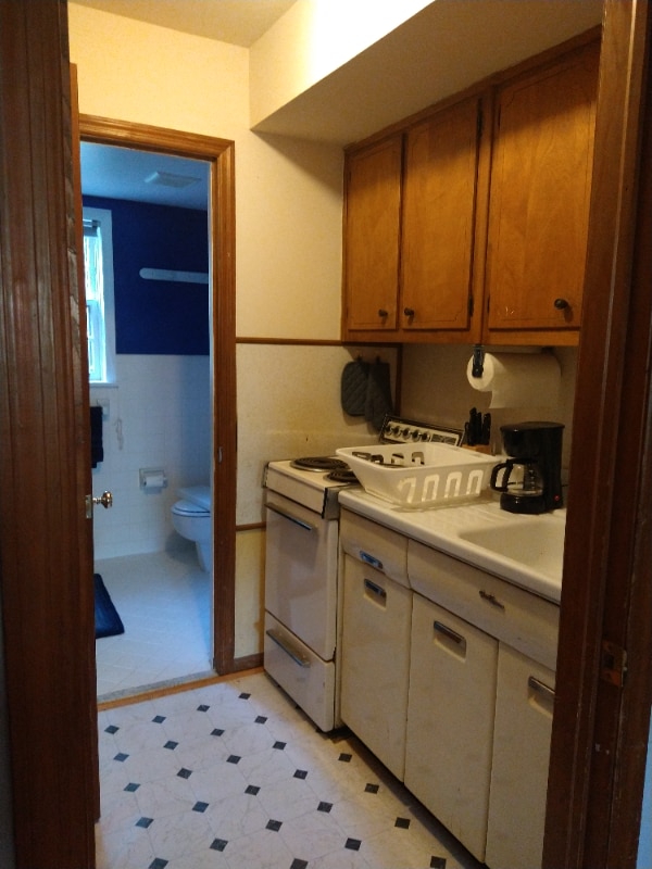 Building Photo - 1506 Camelot Cir