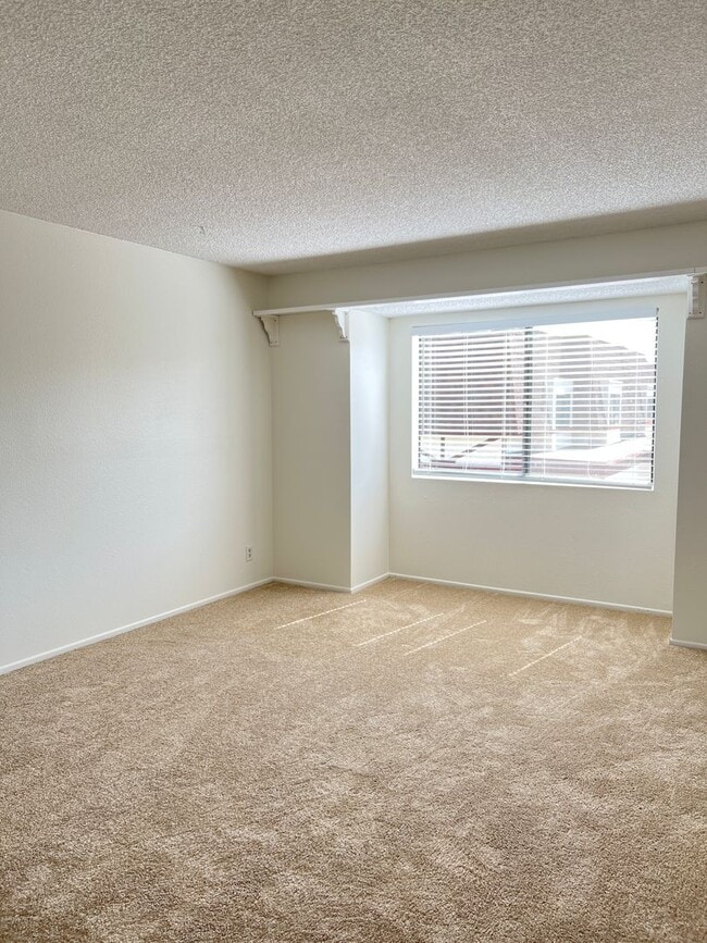 Building Photo - Spacious Two Bedroom Townhouse in Torrance $3,150