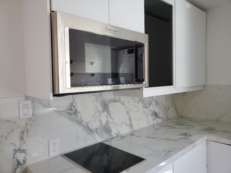 Building Photo - 3004 Kelton Ave