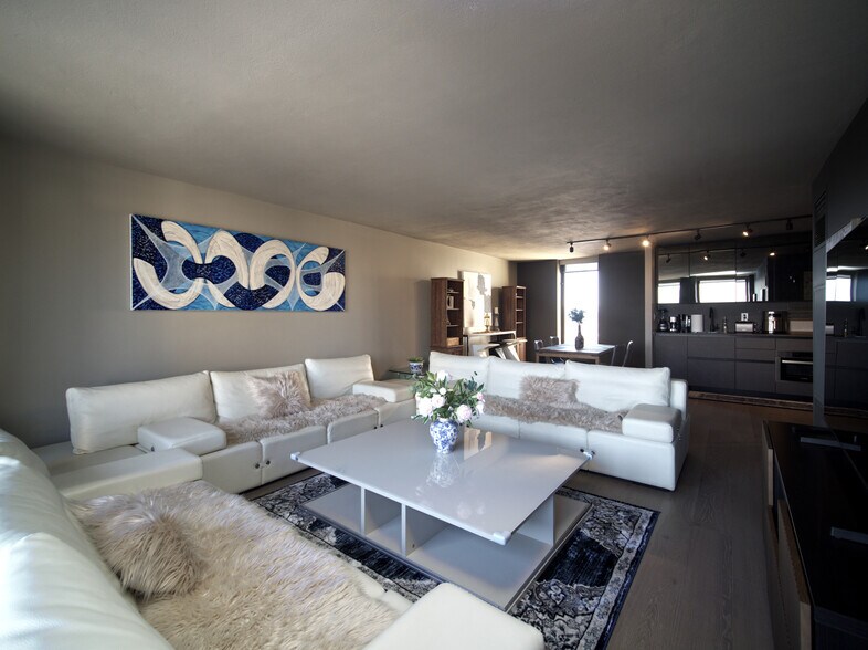 Building Photo - 1 Gold St