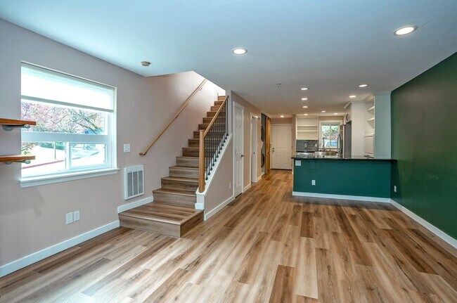 Building Photo - Wonderful 2-bedroom Townhome Style in Bothell, WA!