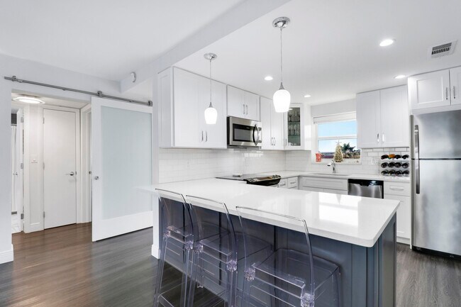 Building Photo - 52 Yacht Club Dr