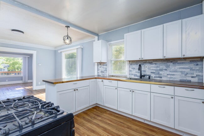 Building Photo - 20235 San Juan Dr