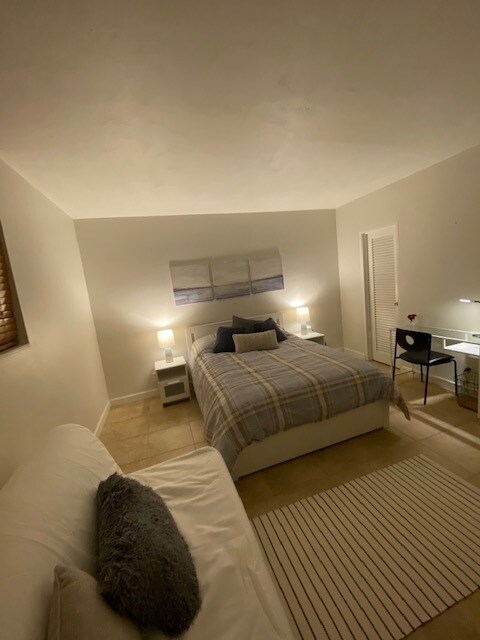 Master Bedroom - 3801 S Ocean Dr