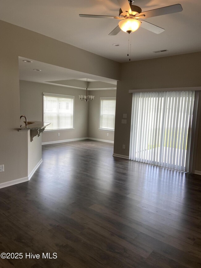 Building Photo - 620 Moonstone Ct