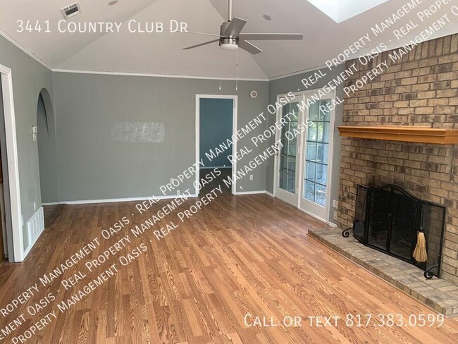 Building Photo - 3441 Country Club Dr