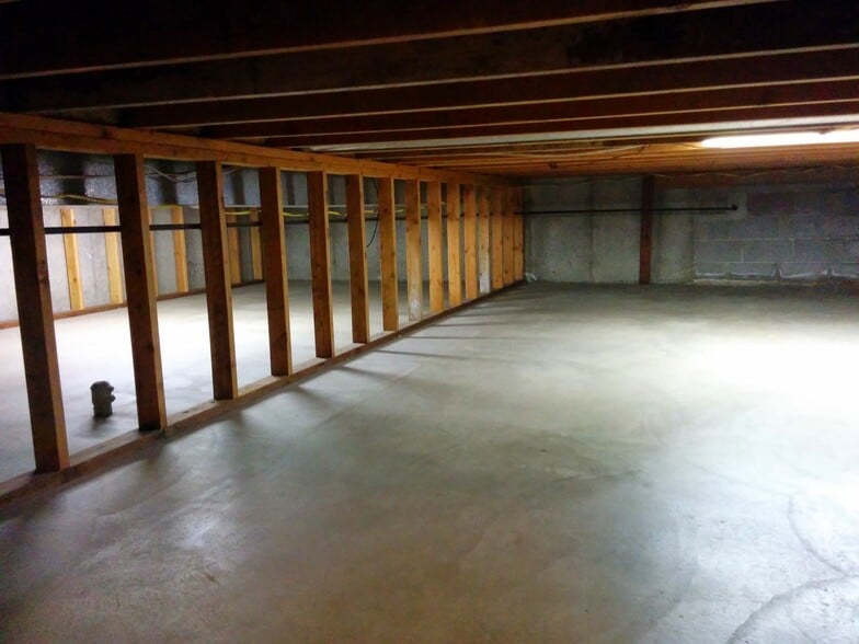 Paved crawl space for tons of storage - 1418 N 650 W