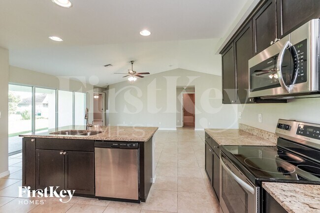 Building Photo - 23 NW 27th Ln