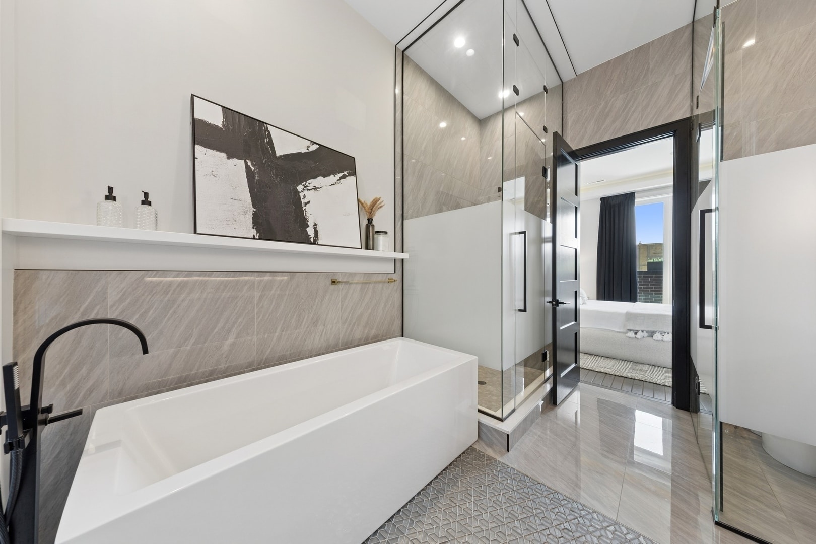 Building Photo - 2756 N Magnolia Ave