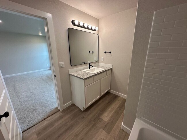 Building Photo - Welcome to Beacon Pointe!