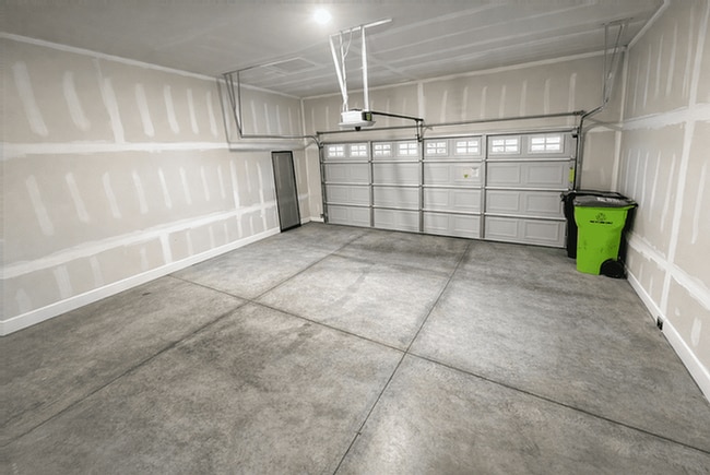 Building Photo - 360 Honey Tree Wy