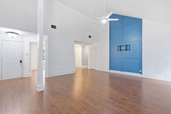 Building Photo - 121 Mill Ct