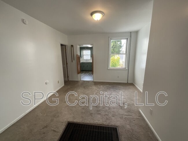 Building Photo - 40 S Bedford St