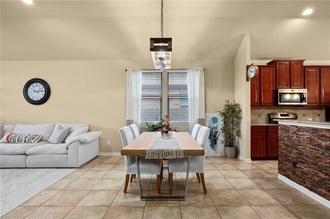 Building Photo - 2820 Garnet Ridge Dr