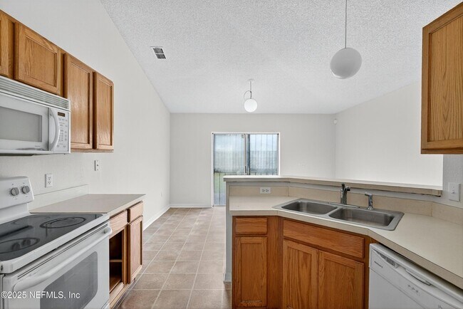 Building Photo - 2042 Wiley Oaks Ln