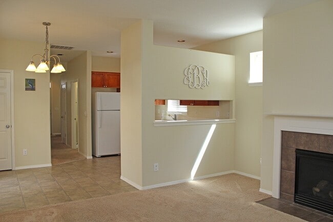 Building Photo - 937 SE Elina Ave