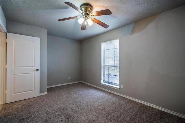 Building Photo - 4212 Village Green Dr