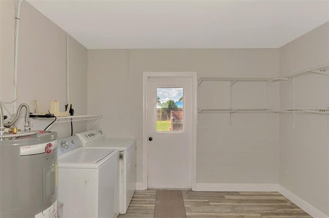 Building Photo - 5520 Hayden Blvd