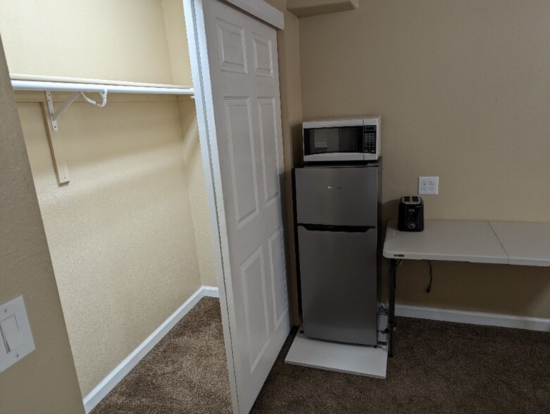 Building Photo - 323 Zuniga St