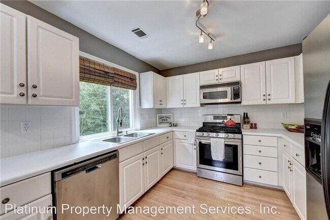 Building Photo - 4 br, 3.5 bath House - 3710 Palisade Park Dr